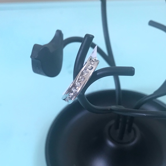 Lia Sophia Sugared silver ring size 6 - Picture 2 of 8